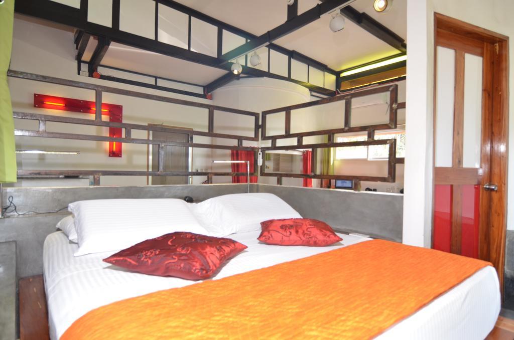 Somewhere Else Boutique Resort Mambajao Rom bilde