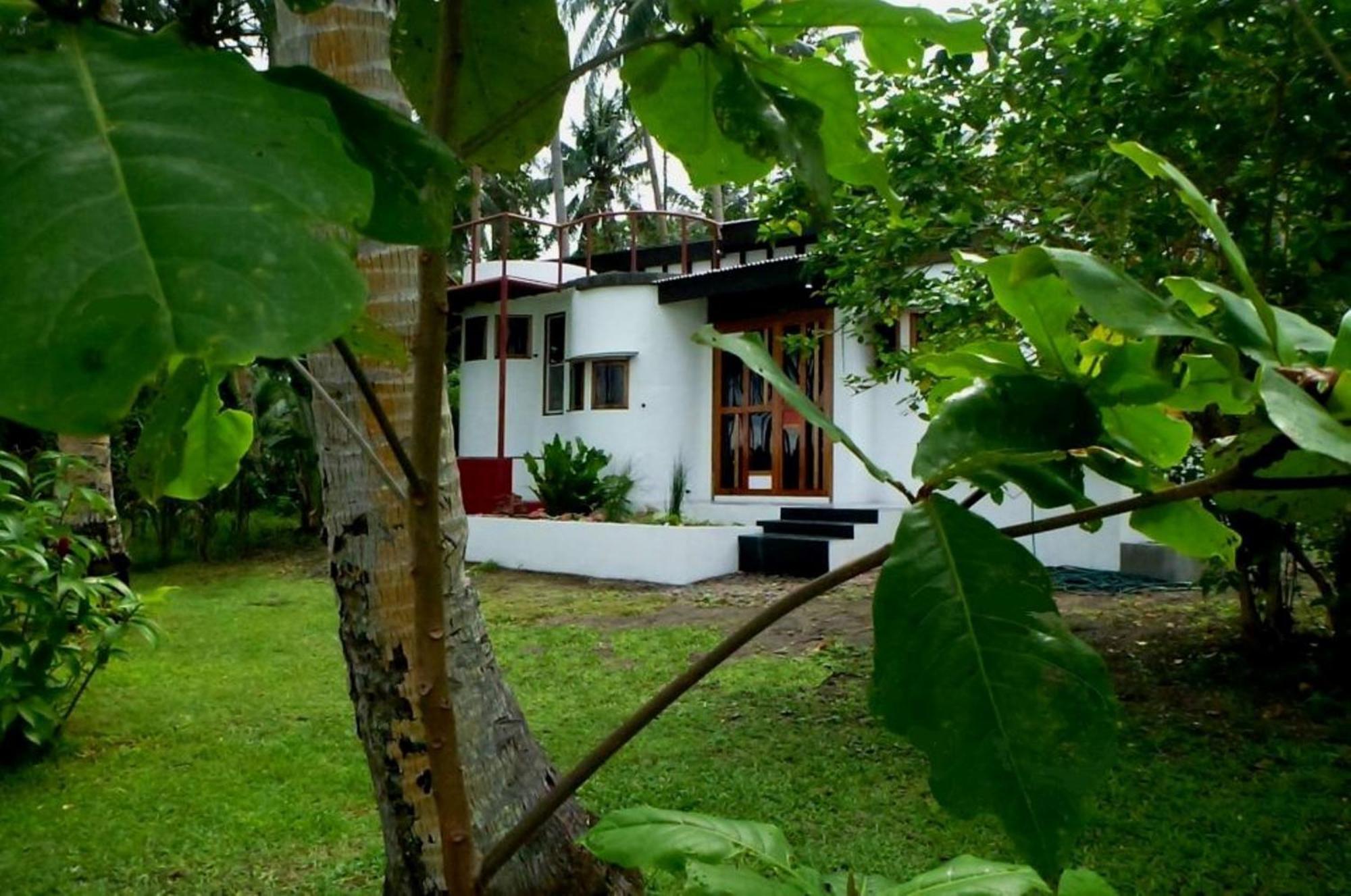 Somewhere Else Boutique Resort Mambajao Eksteriør bilde